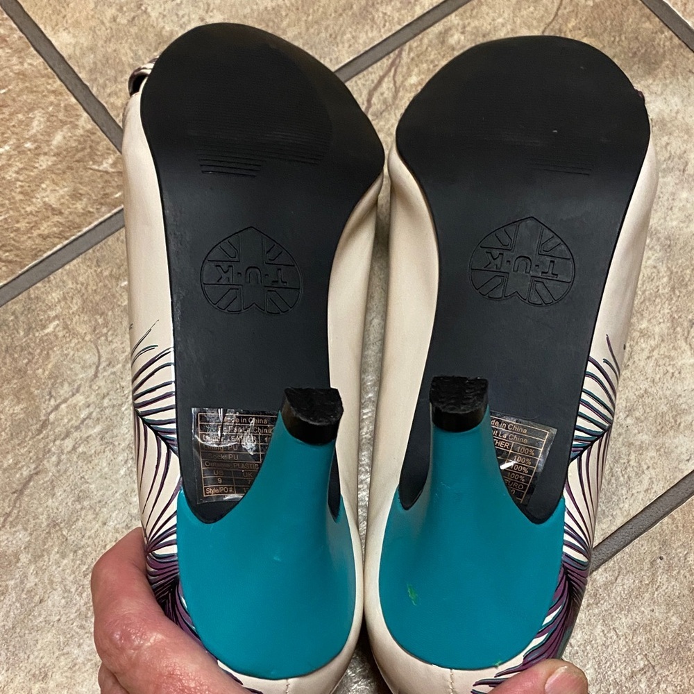 TUK Women's Leather White, Teal, and Black Size 9M Heels Elegant Formal Office - Picture 9 of 13